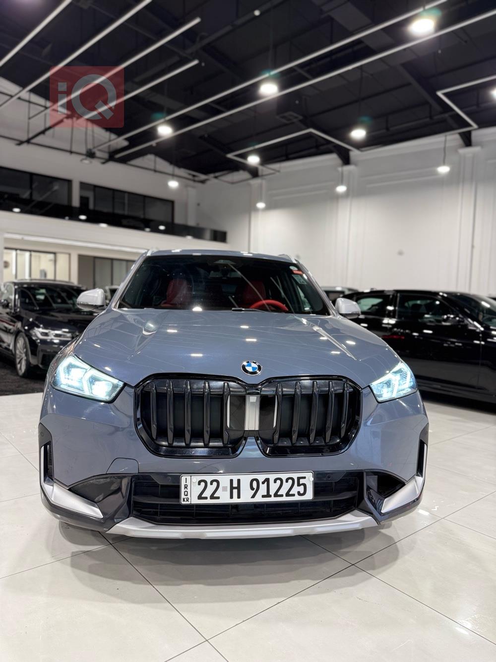 بی ئێم دەبڵیو X1